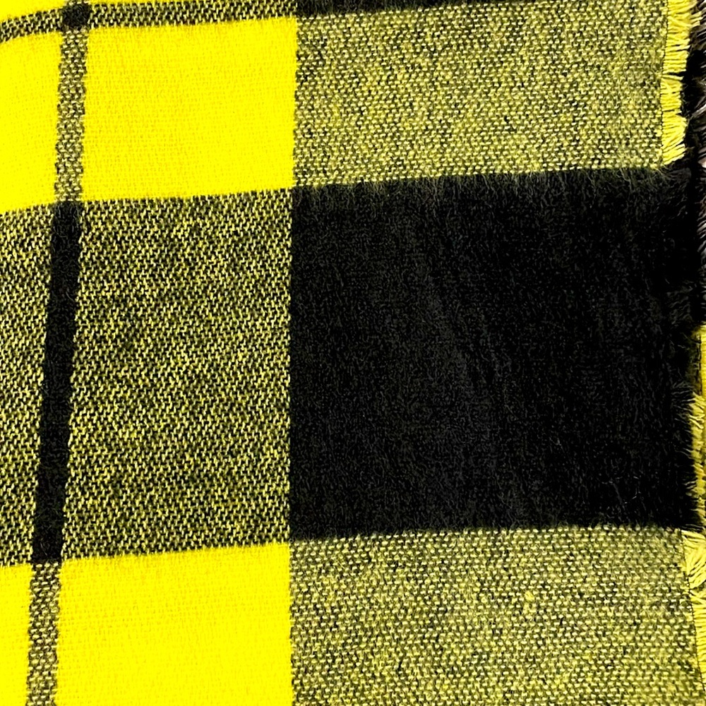 Ardene oversized scarf 🧣black and yellow plaid print